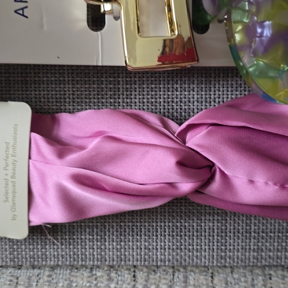 HAIR ACCESSORIES - Picture 6 of 12